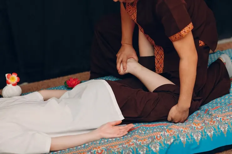 Le massage thaï : l’énergie du mouvement
